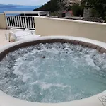 Villa Charlie With Jacuzzi Bast