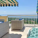 Villa Charlie With Jacuzzi Bast