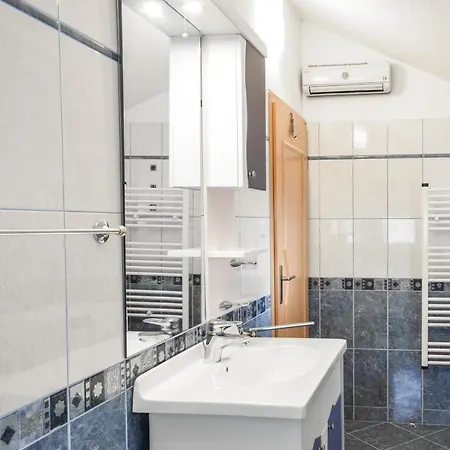 House Charlie With Jacuzzi *