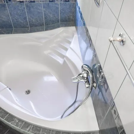 Charlie With Jacuzzi Villa Bast