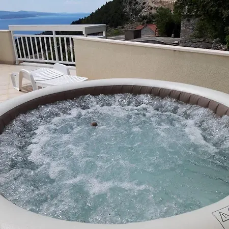 ヴィラ House Charlie With Jacuzzi Bast