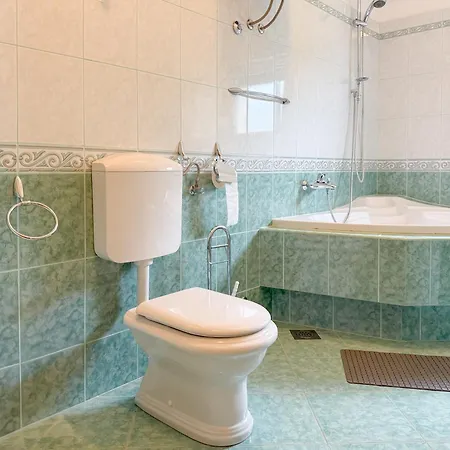 Charlie With Jacuzzi And Free Parking * Bast