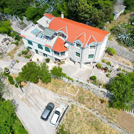 Villa Charlie With Jacuzzi Bast